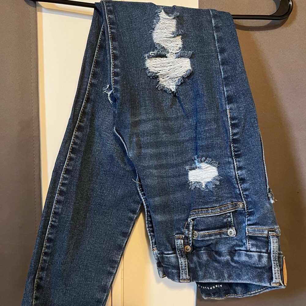 Stylish Blue Distressed Women’s Jeans